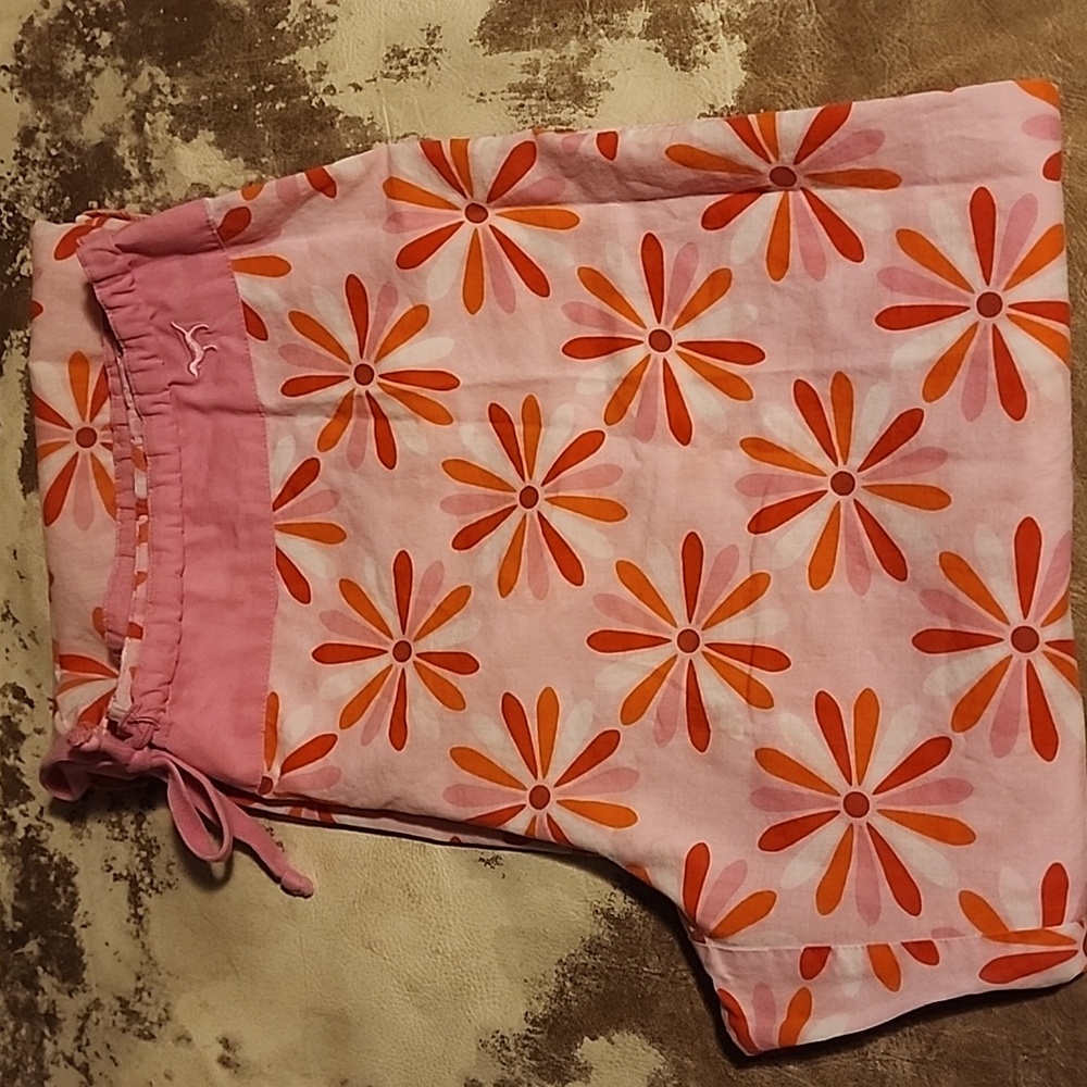 Pink Victoria's Secret lightweight pajama bottoms. Size: M